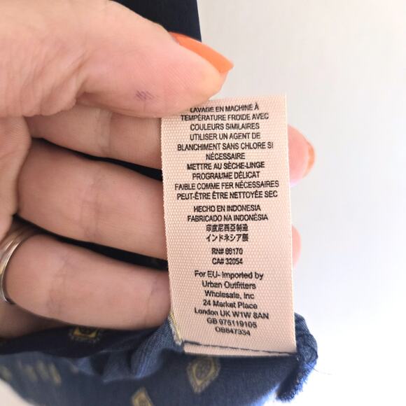 Free People Mornings In Marrakesh Navy Tie Front Sleeveless Satin Blouse Top M - Picture 7 of 7